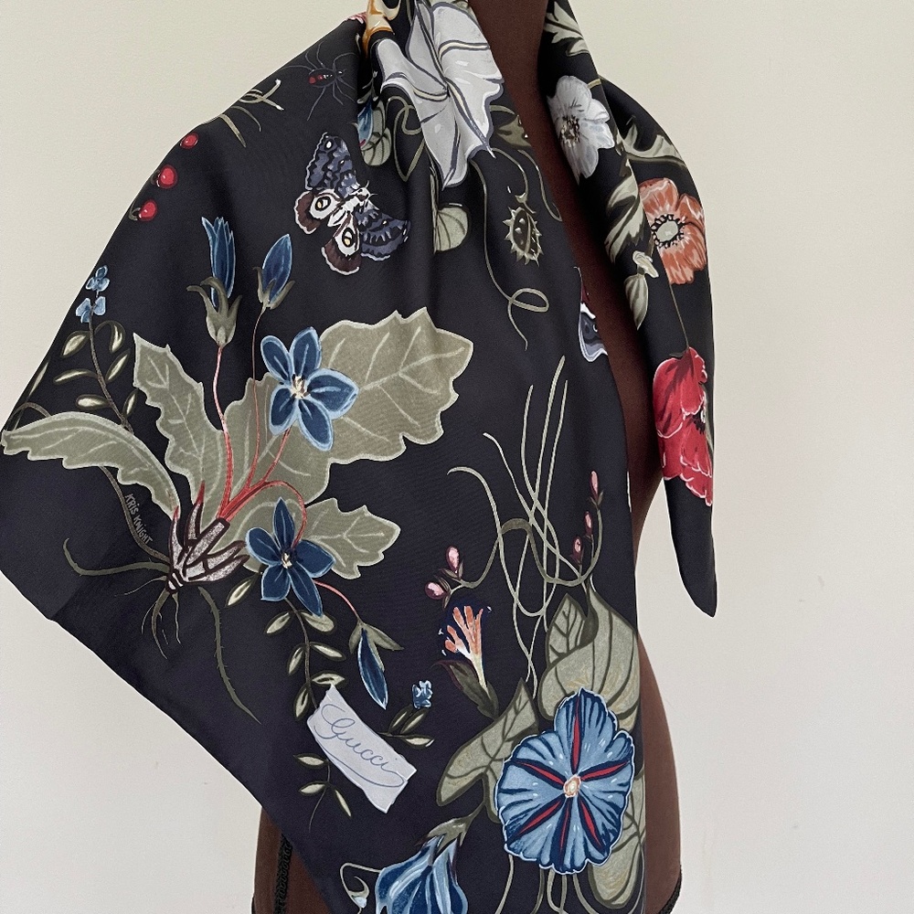 New Authentic Gucci Scarf Flora Knight Print Black Multicolor Silk Scarf… - Picture 4 of 16